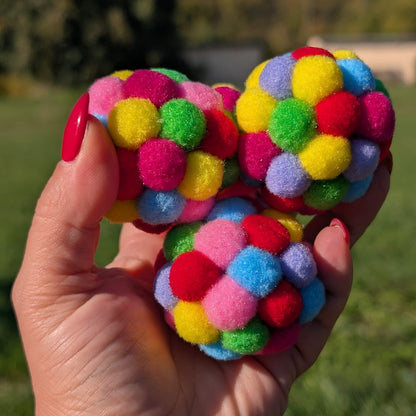 Pallina con Pon Pon Multicolore e Sonaglio per Gatti